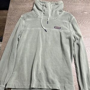 Army green vineyard vines pullover size medium